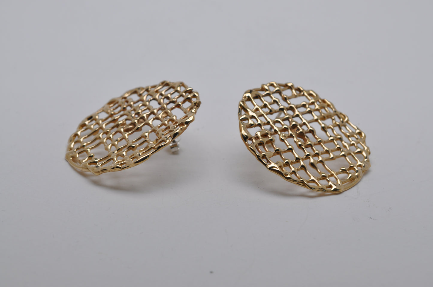 Round waffle earrings
