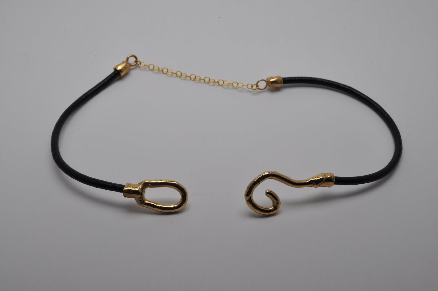 Hooked choker