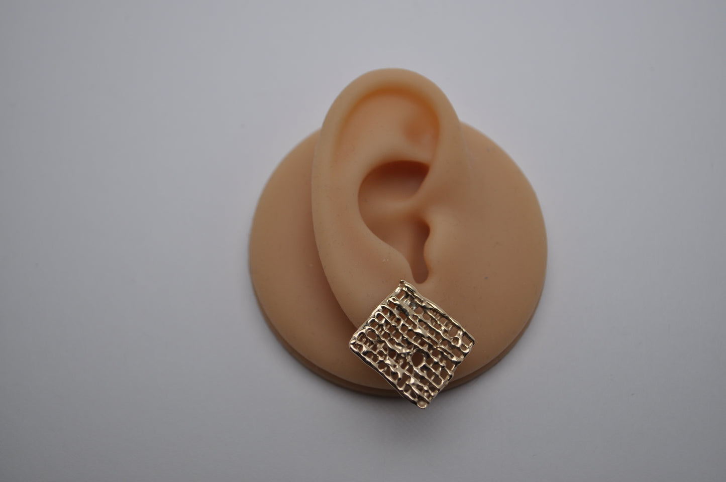 Single waffle earrings