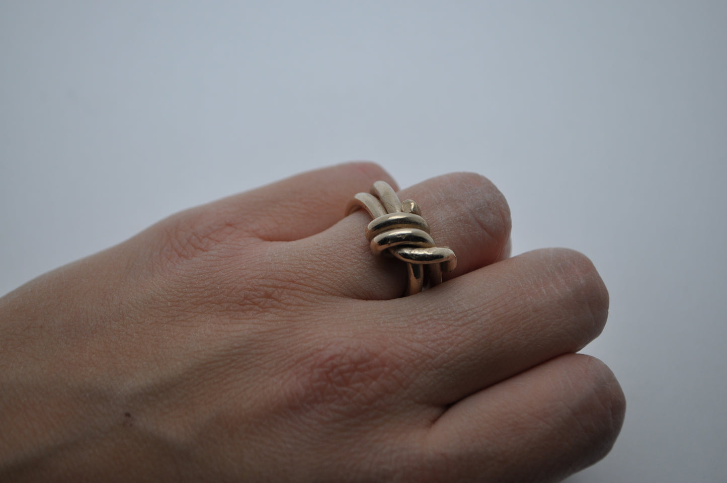 Twist knot ring