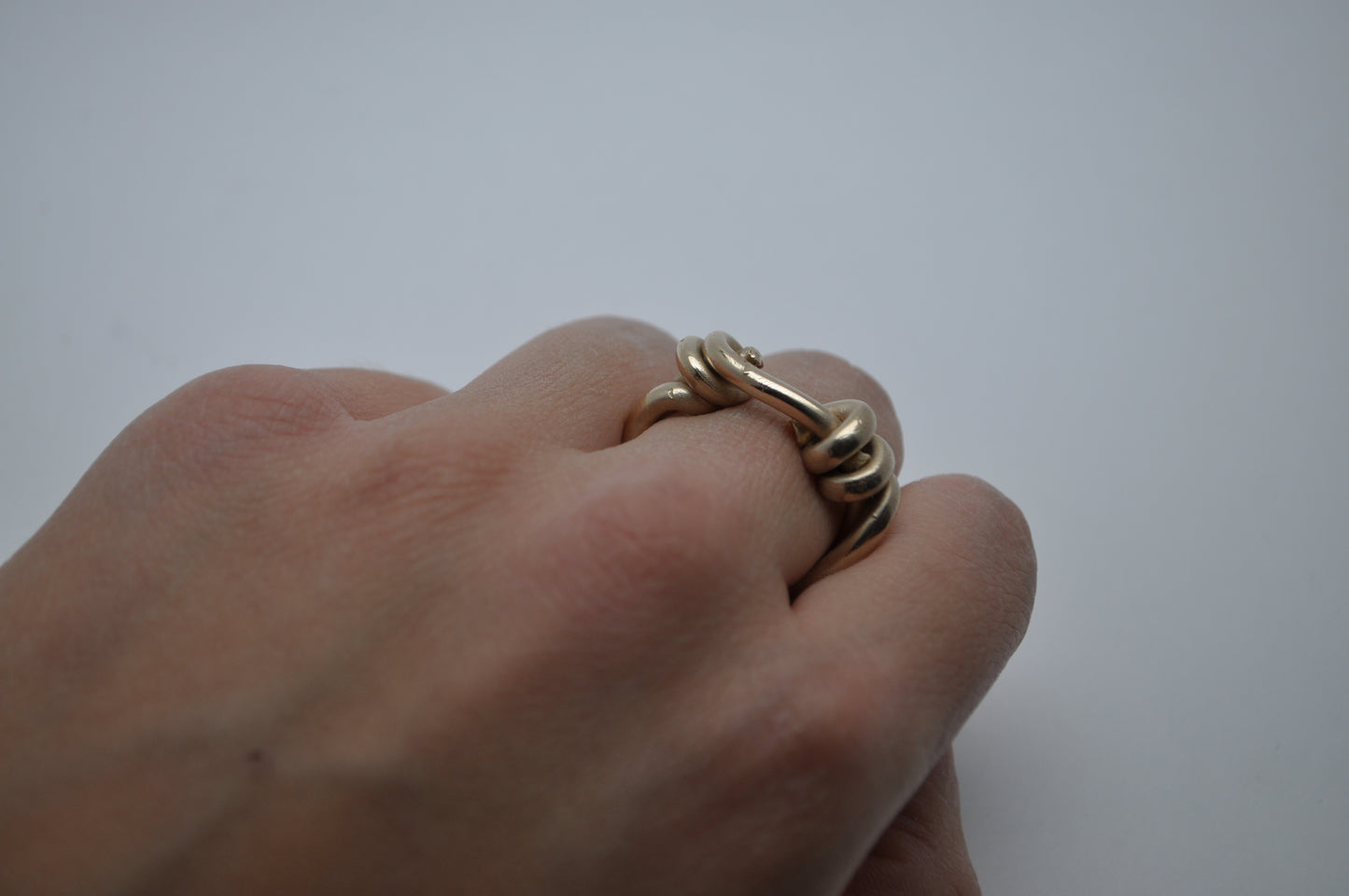 Double knot ring