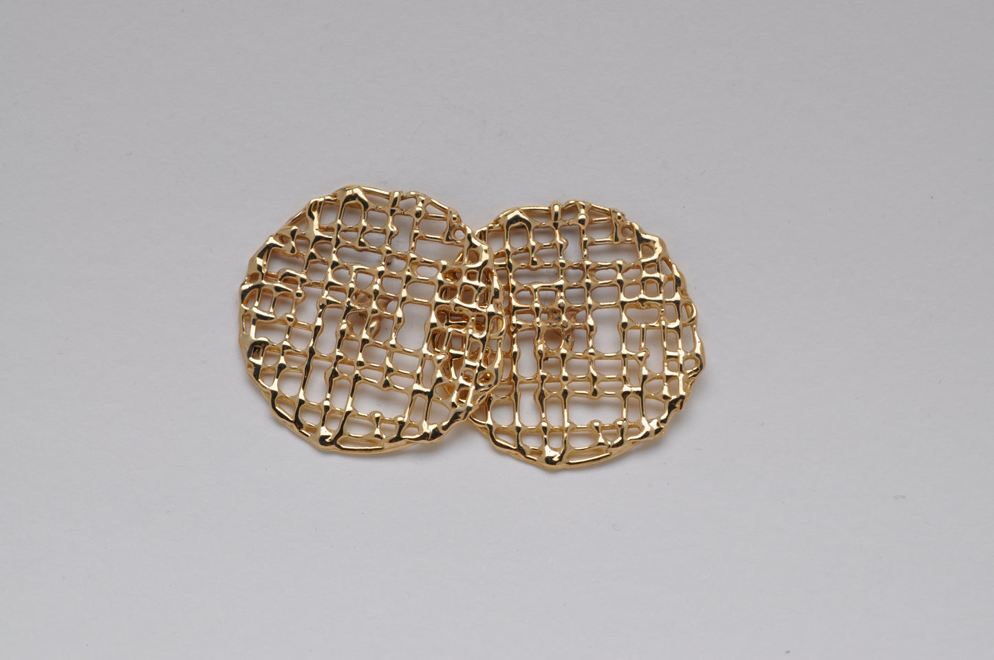 Round waffle earrings