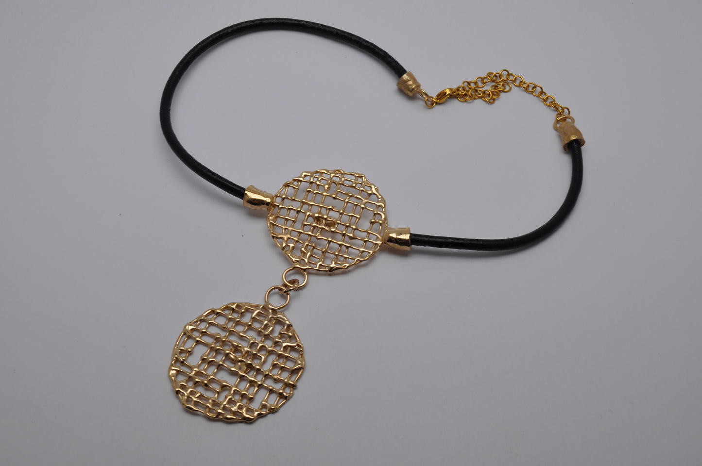 Round waffle choker