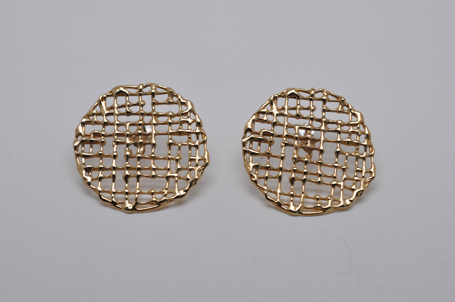 Round waffle earrings