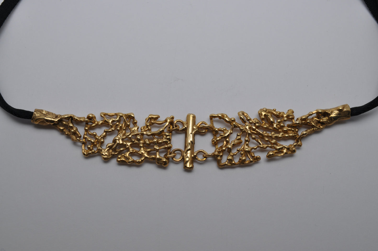 Chained fiorile choker