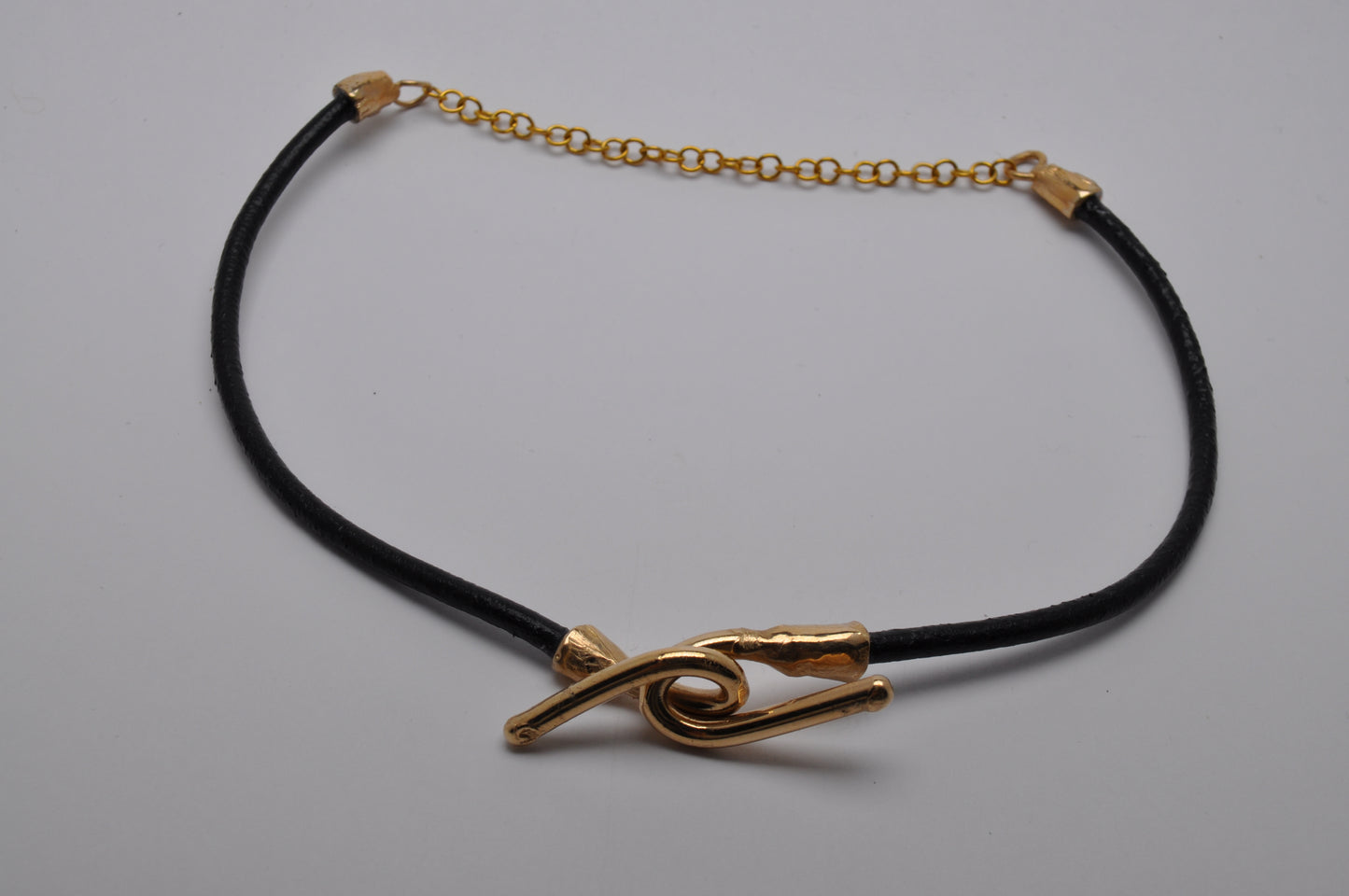 Twisty choker