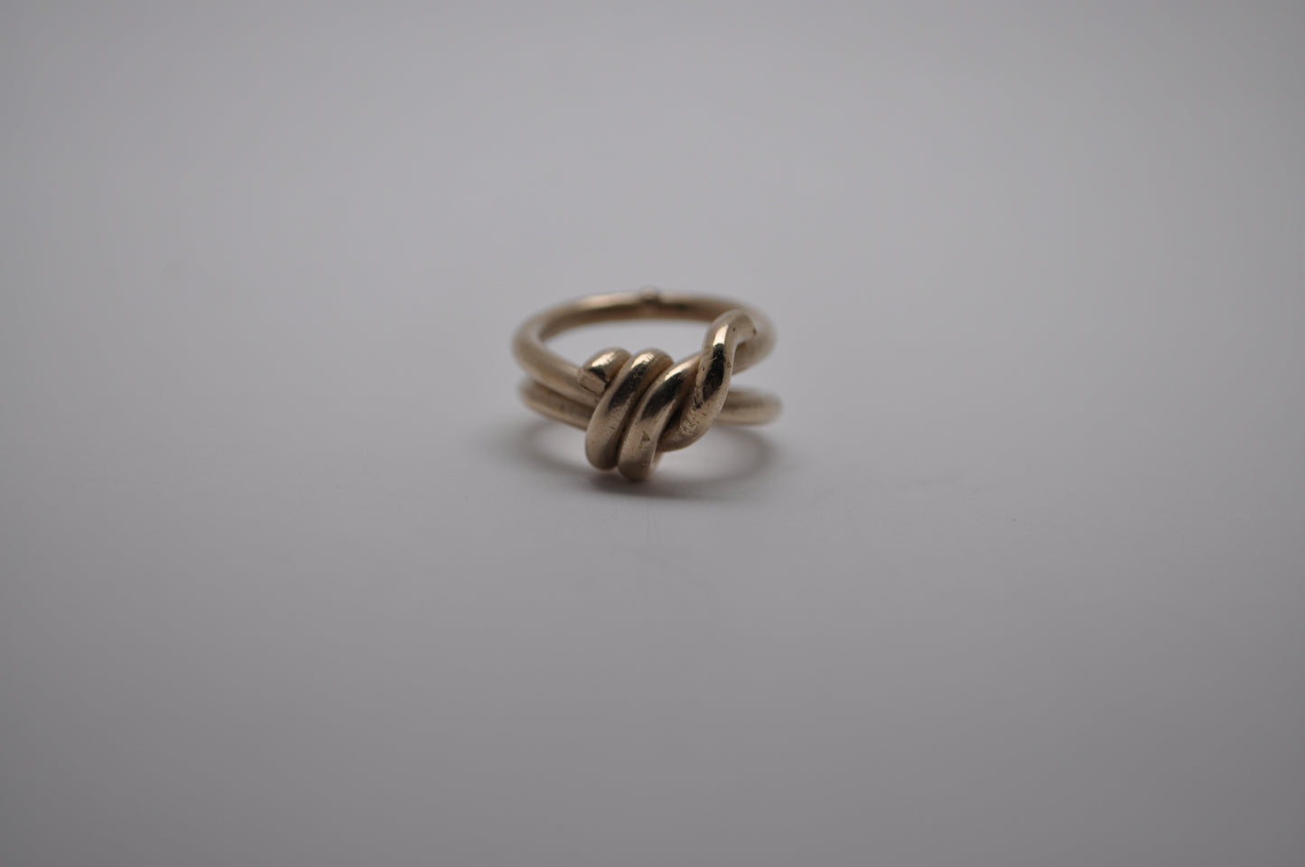 Twist knot ring