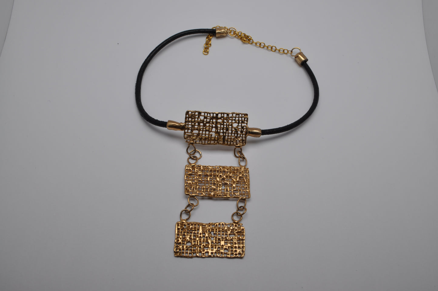 Triple waffle choker