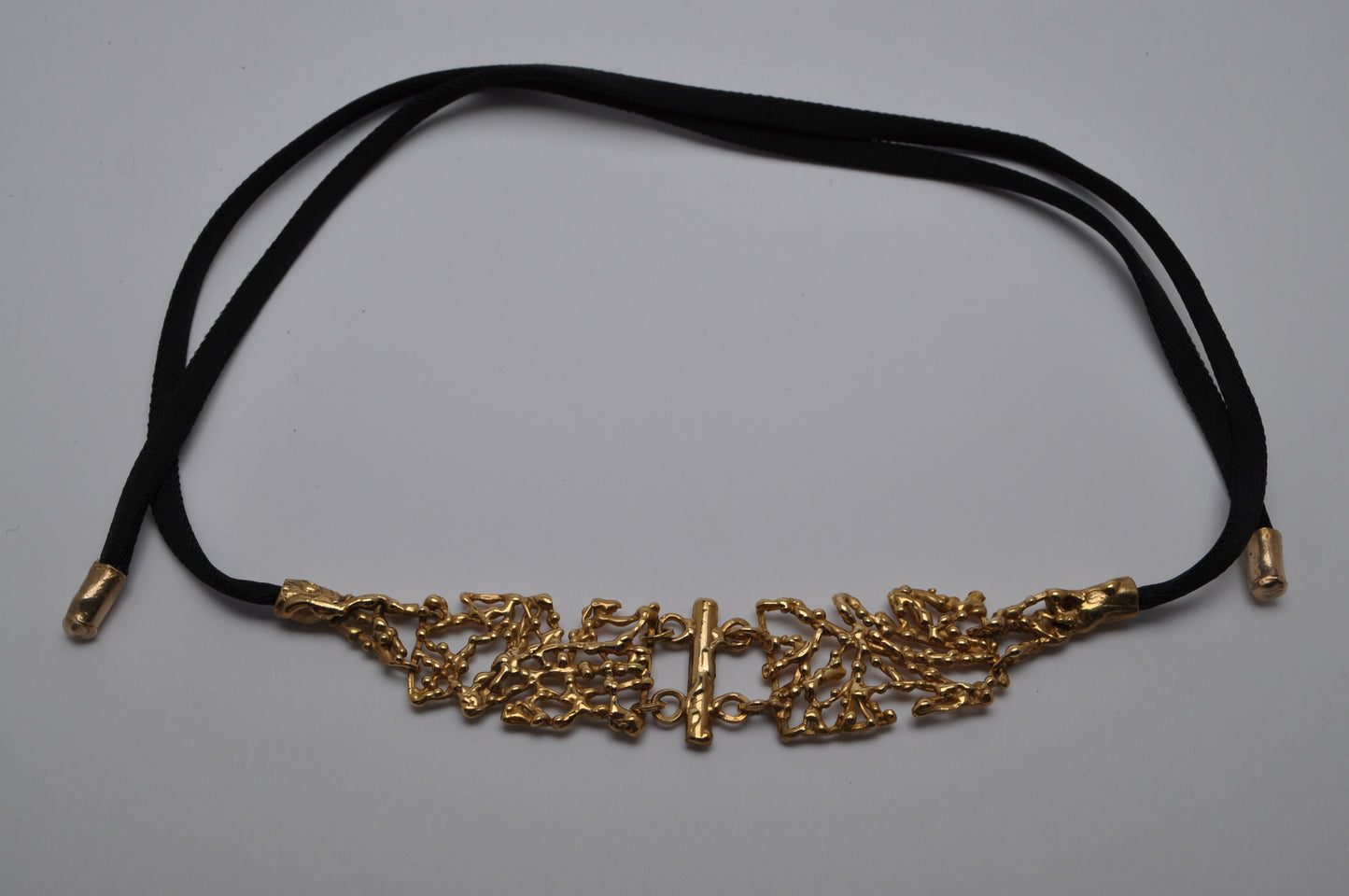 Chained fiorile choker