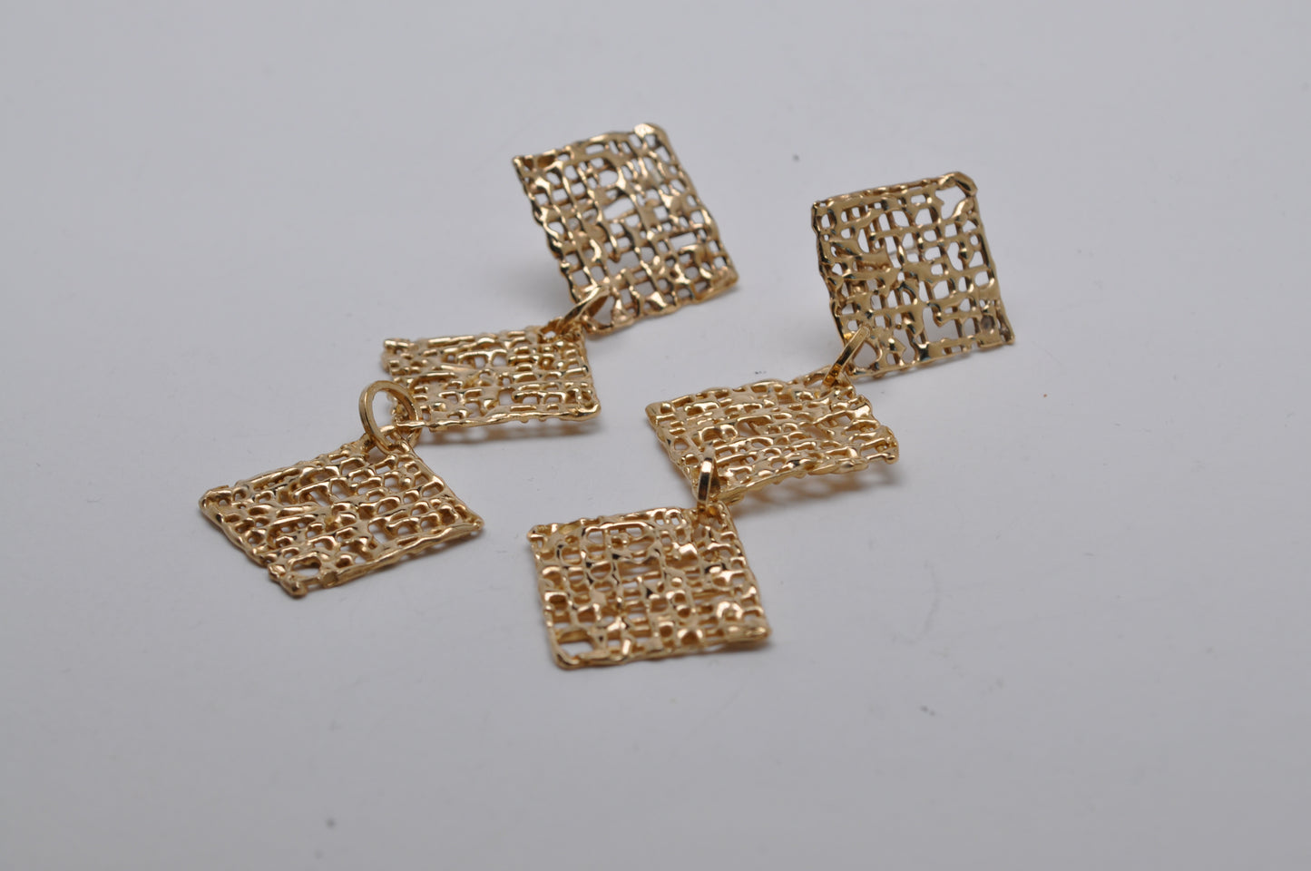 Dame waffle earrings