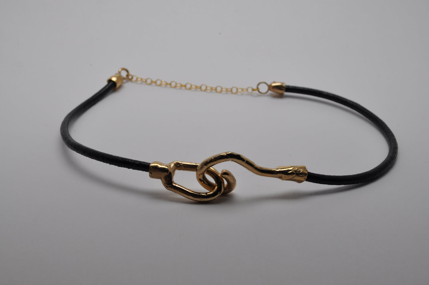 Hooked choker