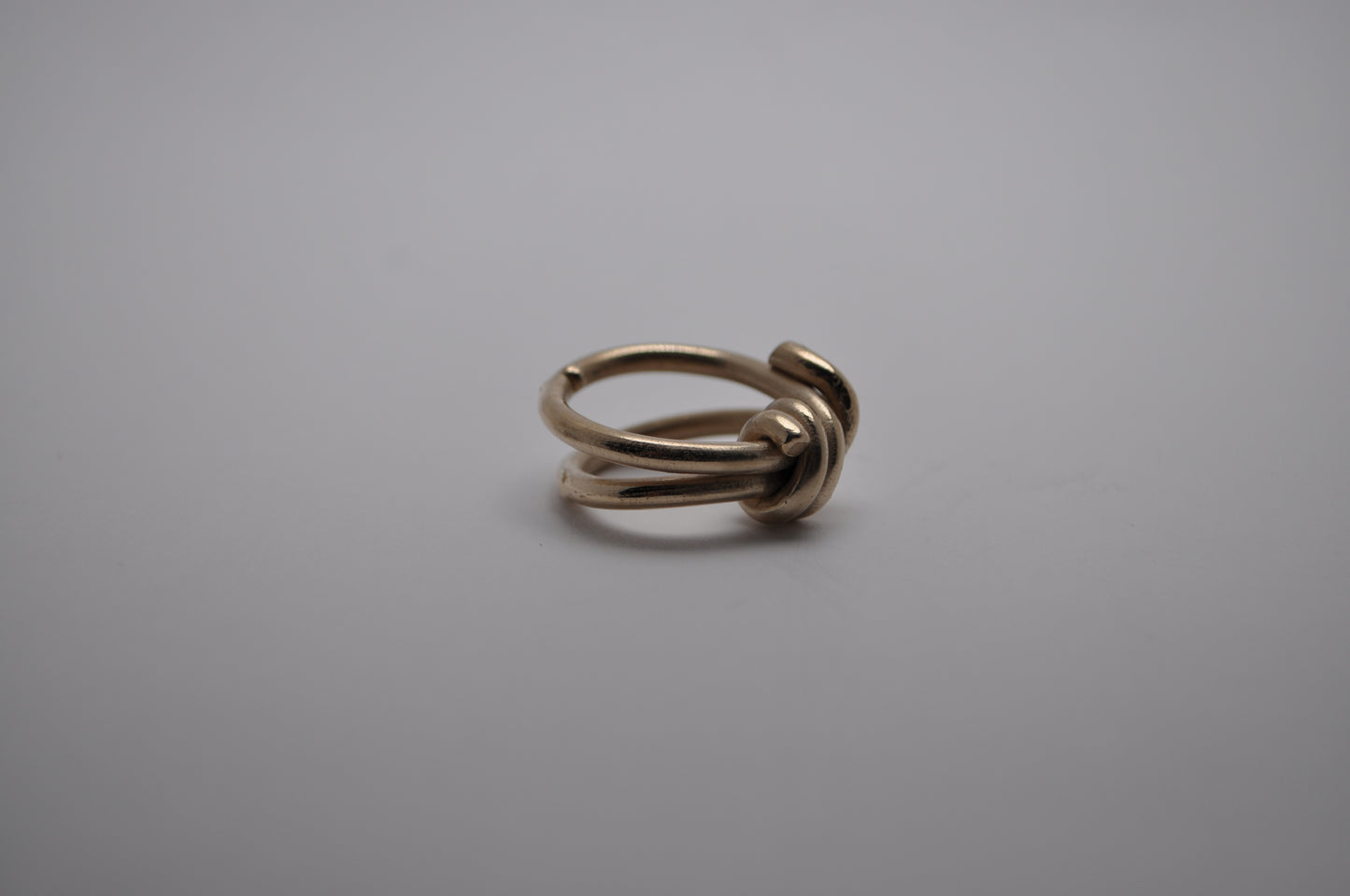 Twist knot ring