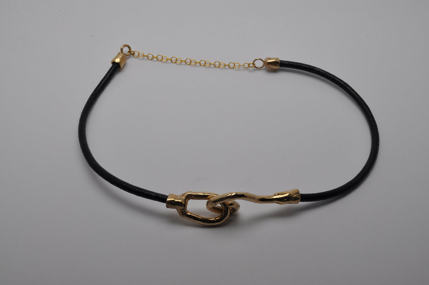 Hooked choker