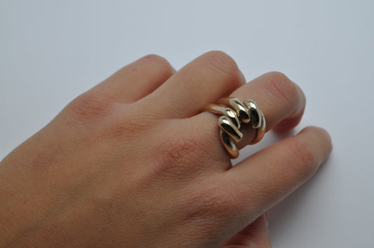 Knot a ring